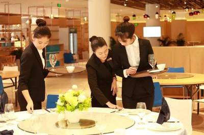 你與酒店精英之間，只差一個三亞中瑞酒店管理職業學院